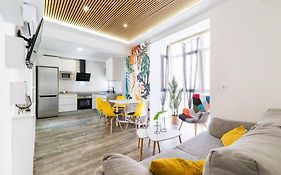 Pajaritos Suites junto a centro, estación de tren y plaza de toros